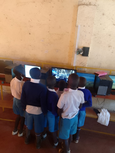 Primary Schools Students Watch Inspiring Video